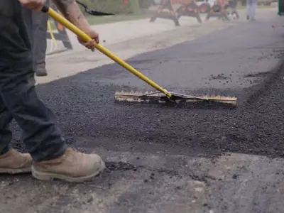 Street Road Paving Worker with Rake